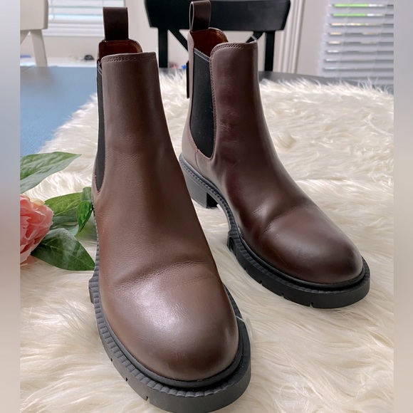 NWT COACH
Lyden Leather Chelsea Booties - Picture 4 of 11
